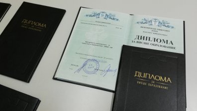 Фалшификатори от Шумен продавали дипломи  - от 1500 до 2500 лв.
