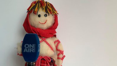 Стотици мартеници пътуват към близки и приятели в чужбина