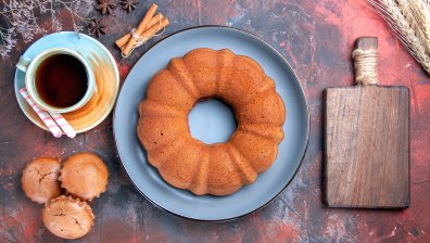 Рецепта за сочен ябълков кекс с орехи, канела и кафе