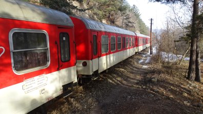 Родопската теснолинейка се удари в скали