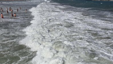 Синоптици обявиха жълт код за силен вятър, морето е бурно и опасно