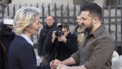 Фон дер Лайен: Украйна иска "справедлив" мир. Медведев: Преговаряме само със "собствениците" на Киев 