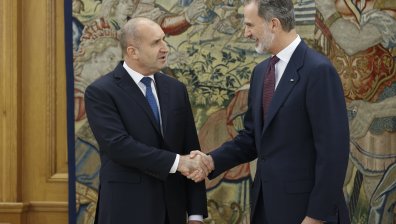 Радев: Политици и демагози пренебрегват войната заради партийни интереси