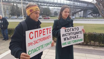 Жители на три варненски района на протест срещу презастрояването и сечта