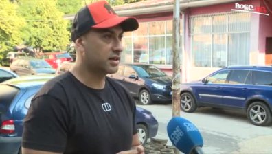 Асфалт на улица в столицата се пропука, зейна дупка с течаща вода