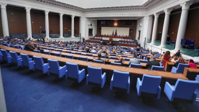 Депутатите гласуват разделянето на КПКОНПИ на две звена