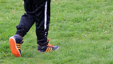 От спортна дреха в моден символ: Обличаме анцуг за всеки повод