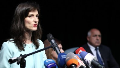 Мария Габриел: От Хаджидимово до Париж и обратно в София за премиер