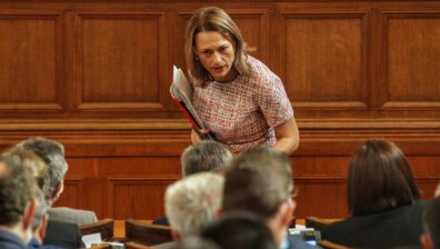 Депутатите работят и гласуват, но не по проектокабинета