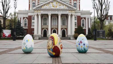 Великденска украса и празнично настроение в София (СНИМКИ)