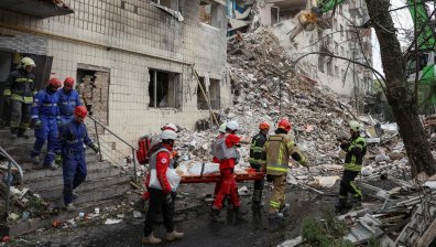 Броят на загиналите в Киев расте, вадят тела изпод развалините