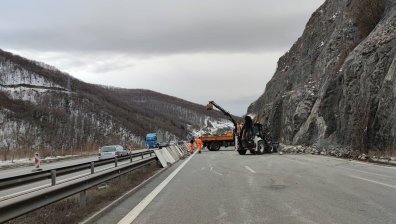 Очевидци разказват за свлачището на "Струма", по чудо оцеля 4-членно семейство