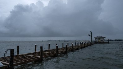 Ураганът Зета връхлетя и американския бряг