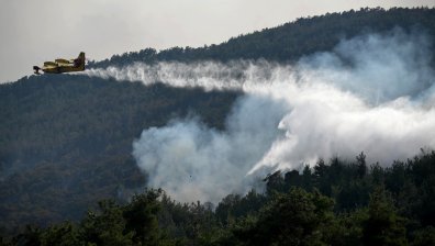 Близо 500 пожарникари се борят с огъня в Еврос, изгорели са  826 000 декара