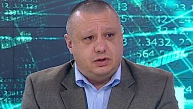 Обвързването на лихвите по кредитите с база няма да ги понижи, смята банкерът Петър Славов