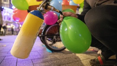 Депутатите забраниха райския газ в заведения