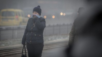Времето остава облачно и мъгливо, на места ще превали