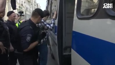 Над 1000 са вече арестуваните московчани, участвали в протест