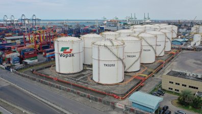 Петролът продължава да поскъпва, очаква се добивът му да спадне с 1/4