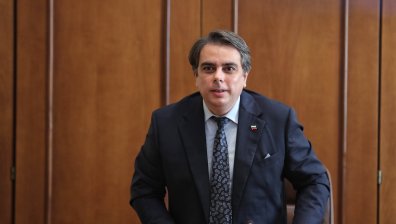 Асен Василев щастлив: Излязохме на международните пазари и взехме дълг от над 2 млрд. евро