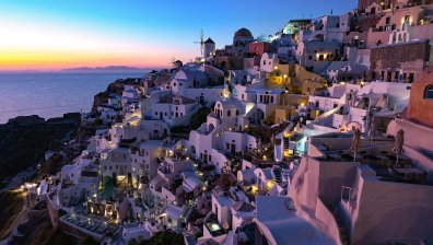 Серия от земетресения на Санторини, а вулканът на острова се събуди 