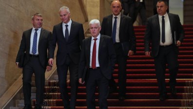 Денков, министри и службите коментираха рисковете при скъсване с руския нефт