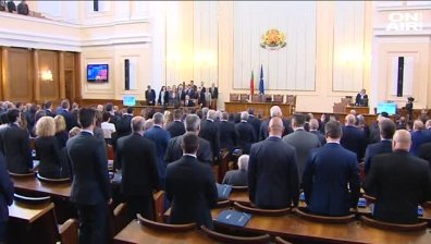 НС обсъжда Закона за отбраната, на който президентът даде вето