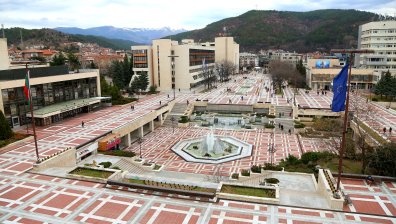 След обществен натиск: Община Благоевград се отметна от скандален заем