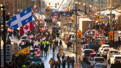 Шофьорите на камиони в Канада настъпват, блокираха и границата със САЩ при Албърта