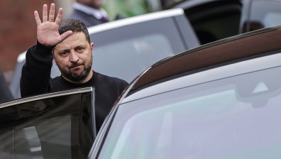 Зеленски лети и за Париж, с Макрон ще обсъди "спешните нужди" на Украйна