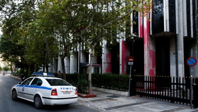 В Гърция свалят номерата на колите за неправилно паркиране