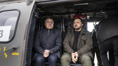 Зеленски прелетя със Super Puma до Давос