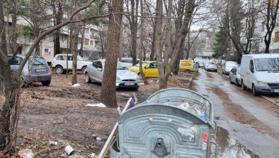 От Helpbook: Паркиране в зелени площи, счупени знаци, оголени кабели