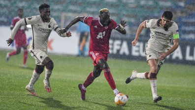 Безпощаден ЦСКА победи "Рома" с 3:1 в дъждовна София