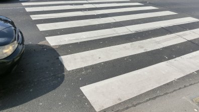 Шофьор блъсна деца на пешеходна пътека в Русе и избяга