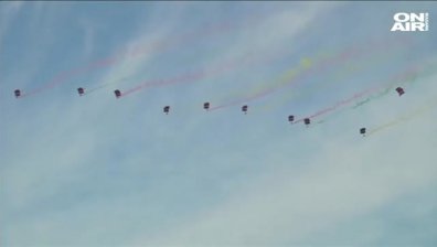 Скайдайвъри със зрелищно шоу в Северна Корея
