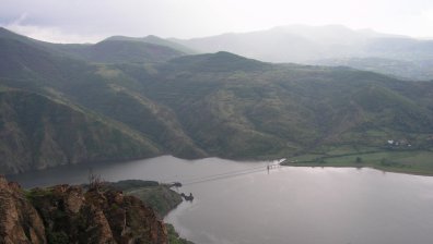 С лодка или по въжен мост: Трудносите не спират село Лисиците да гласува