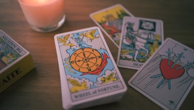 Таро карти за всички зодии за април - финанси, здраве, пътувания