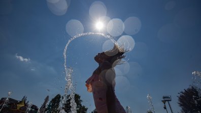 Слънчев и горещ четвъртък с температури до 38 градуса