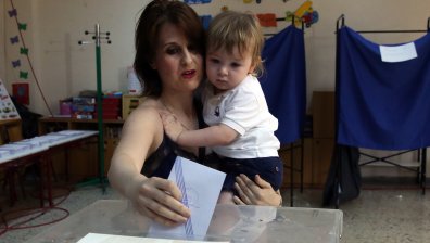 Помощ от 2000 евро за всяко дете, родено законно в Гърция