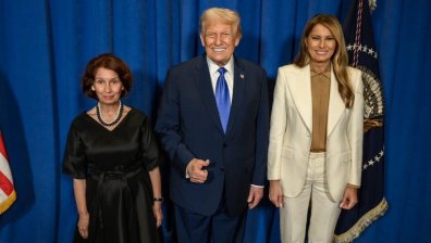 Снимки с восъчна фигура или с истинския Доналд Тръмп?