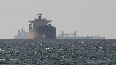 САЩ и Израел удариха ирански кей близо до Ормузкия проток