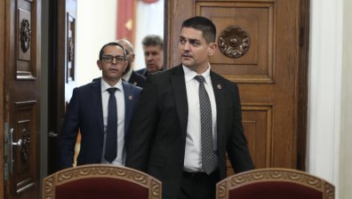 МЕЧ заговори за революция пред Радев и предложи изборите да са на 5 април