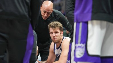 Везенков с три точки за успеха на "Сакраменто", Винисиус облече екип на българина