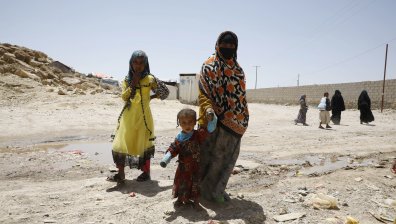 Йемен е пред колапс - болниците не работят, децата гладуват, няма ток и вода