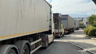 Двама шофьори на камиони загинаха при катастрофа край Луковит