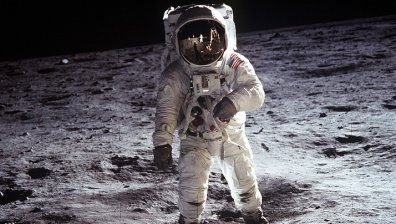 Индиец с акция: Внимание към лошите пътища в страната