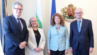 Йотова: Няма да отстъпим от защита правата на българите в РСМ