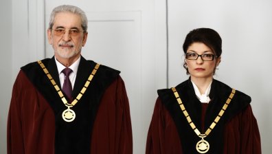 Конституционният съд ще решава за законността на избора на Атанасова и Белазелков