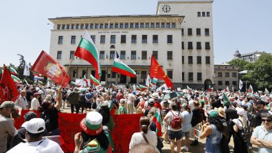 "Долу ръцете от българския лев": "Възраждане" с протести срещу еврото